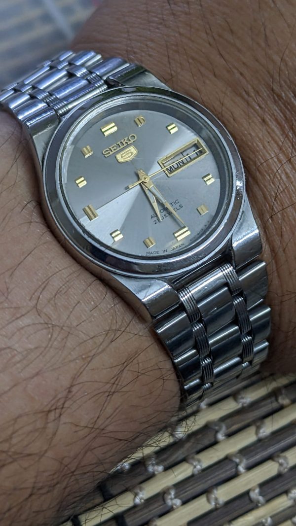 Beautiful vintage Seiko5 Japan made 4227 caliber Automatic 21-jewel watch for Men