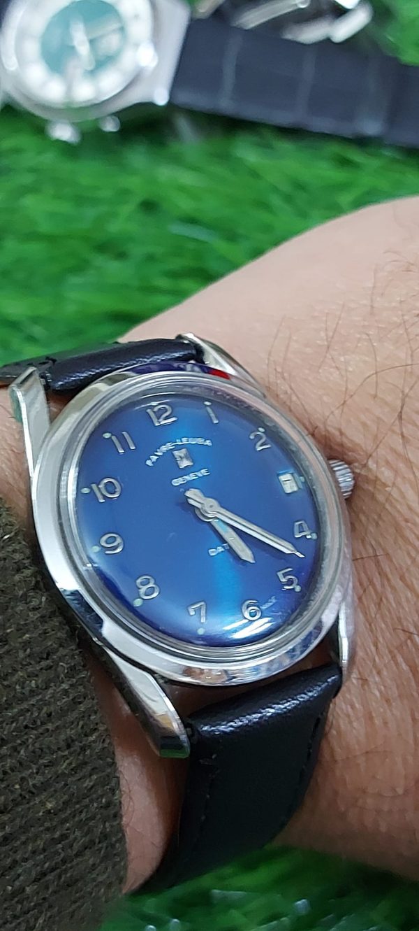 Favre-Leuba Geneve Sea-King Royal Blue Metallic Shiny Dial and Brown Genuine Leather Band Made in Swiss Handwinding Movement Vintage Wrist Watch