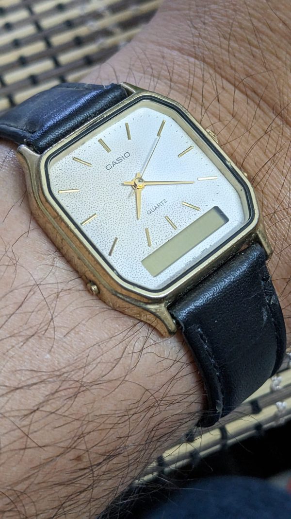 Vintage Casio 358 AQ-421 Model Men’s Wrist Watch Gold Tone Analog Digital Running