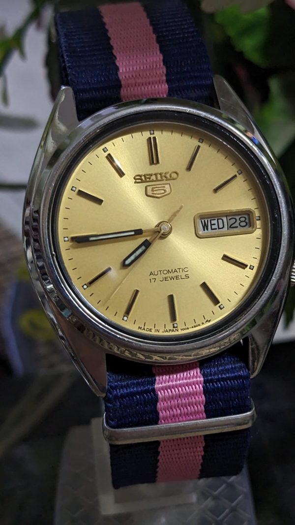Seiko 5 caliber 7009 17-jewels Japan made watch for Men's