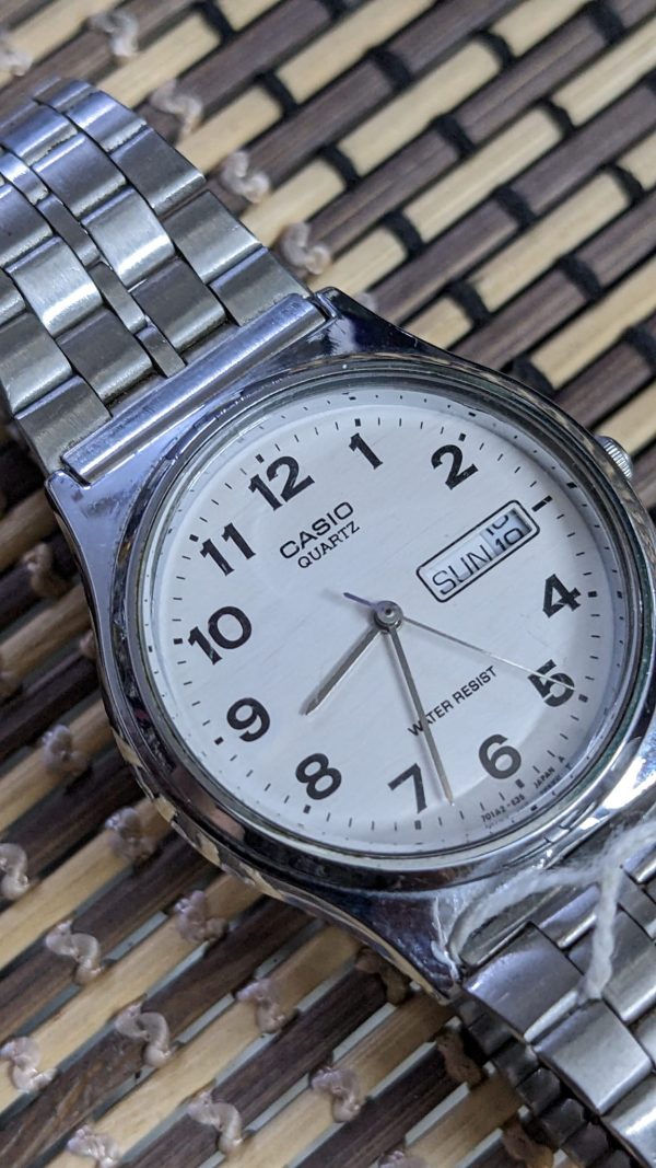 Unisex Vintage casio QUARTZ Day Date water resistant Wrist Watch