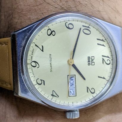 Q&Q BY CITIZEN DAY DATE AUTOMATIC WATCH