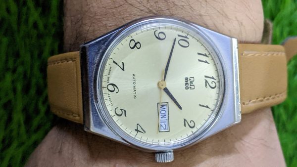 Q&Q BY CITIZEN DAY DATE AUTOMATIC WATCH