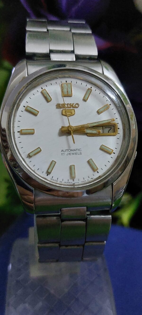 Beautiful Seiko 5 7009 white Dial Japan made Automatic watch for Men -