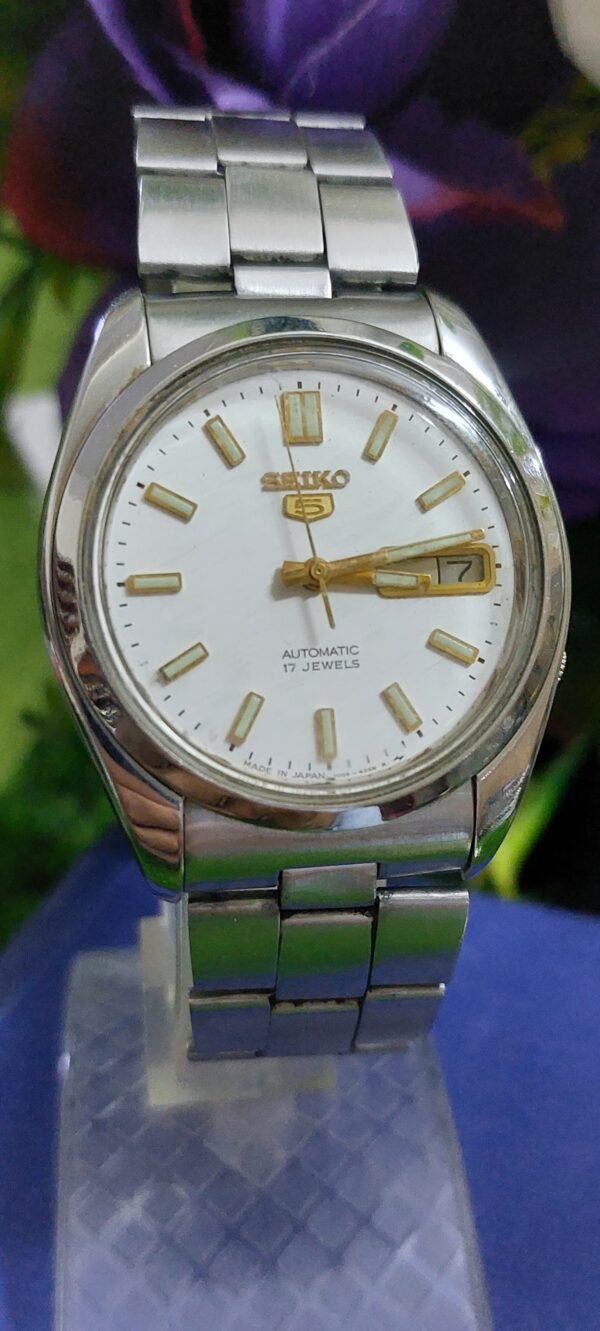 Beautiful Seiko 5 7009 white Dial Japan made Automatic watch for Men -