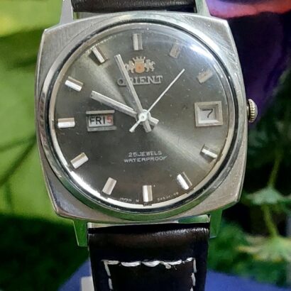 Vintage Orient Automatic Triple Date 25 Jewels Wrist Watch