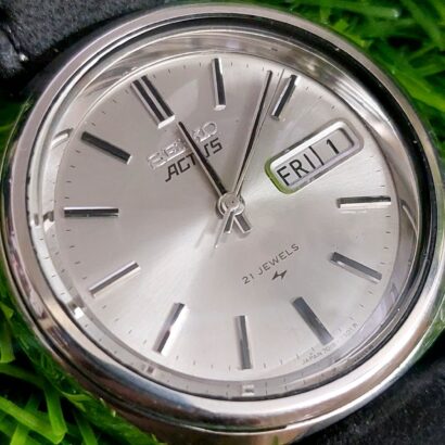 Beautiful and Vintage Seiko 5 Actus 7019 silver color Dial Japan made Automatic watch for Men