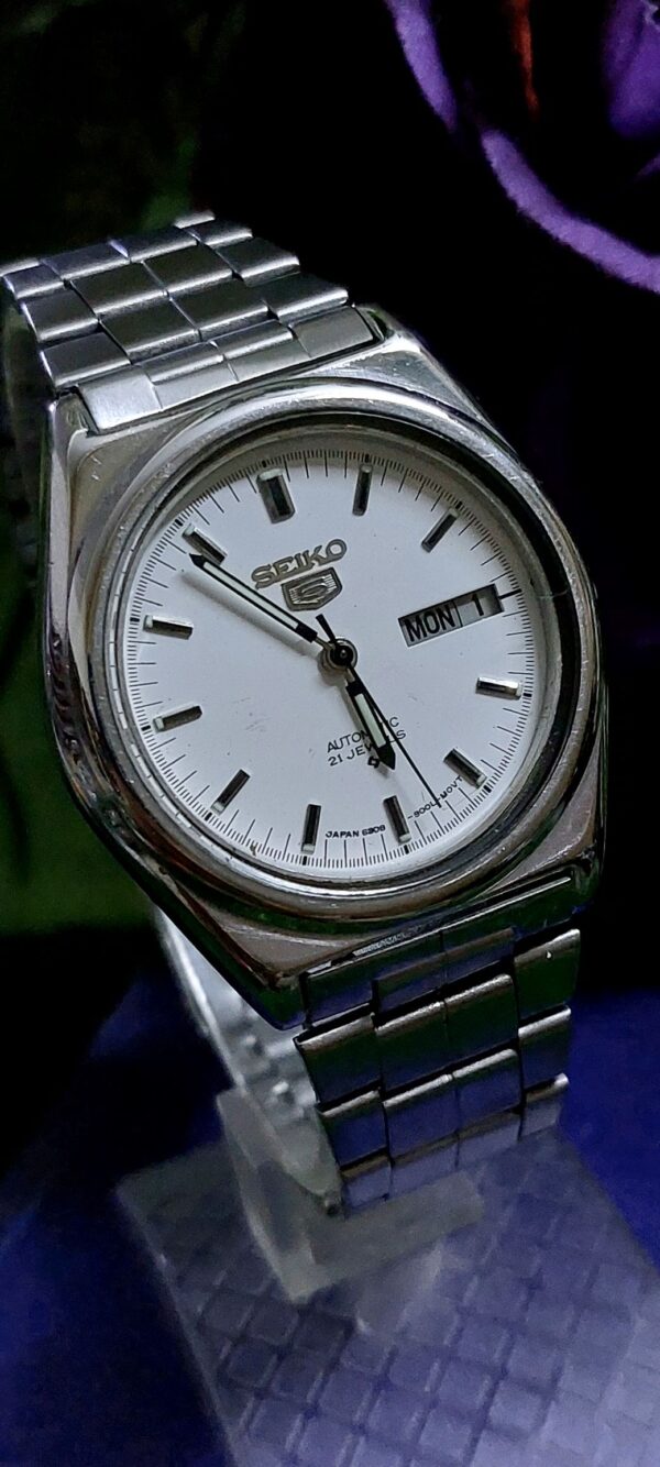 Beautiful Seiko 5 7009 white color Dial Japan made Automatic watch for Men