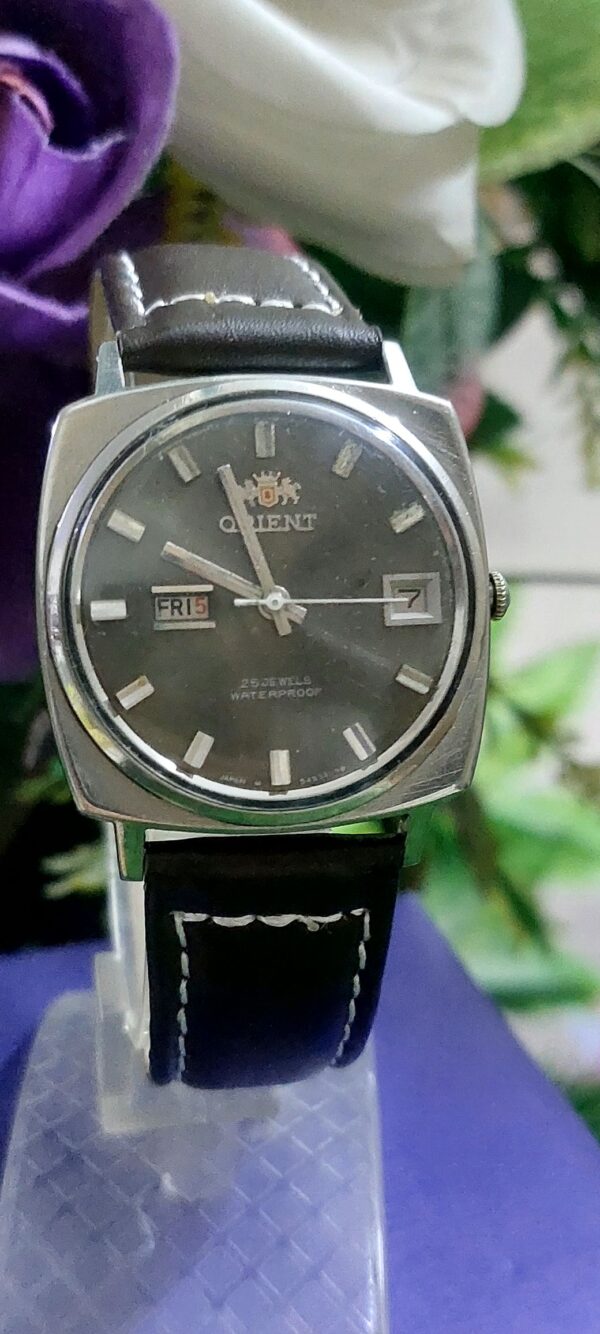 Vintage Orient Automatic Triple Date 25 Jewels Wrist Watch
