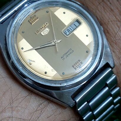 Beautiful and Vintage Seiko 5 - 7009 Golden colour Dial Japan made Automatic watch for Men -
