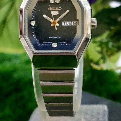 Beautiful and Vintage Seiko5 Automatic 2906 caliber 21-jewel Japan made watch for Ladies