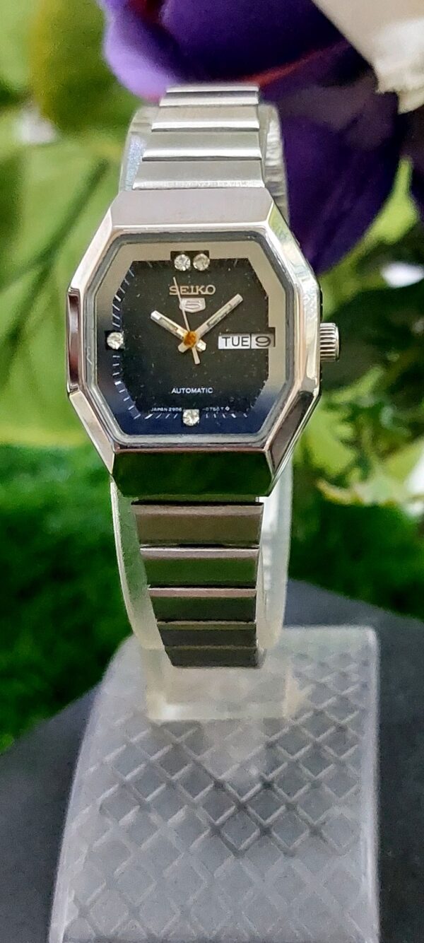 Beautiful and Vintage Seiko5 Automatic 2906 caliber 21-jewel Japan made watch for Ladies