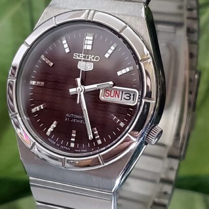 VINTAGE AND BEAUTIFUL SEIKO 5 7s26 AUTOMATIC DAY/DATE MEN MAROON ROUND DAIL MEN WRIST WATCH
