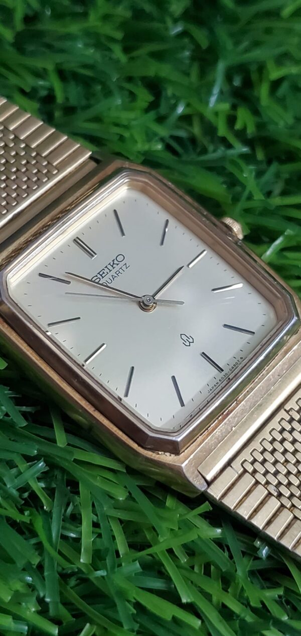 Vintage and Beautiful Seiko Quartz movement Japan made watch for Male/female