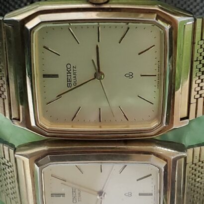 Vintage and Beautiful Seiko Quartz movement Japan made watch for Male/female