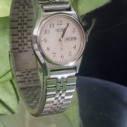 Rare and vintage Seiko Quartz Japan made watch for Ladies in mint condition