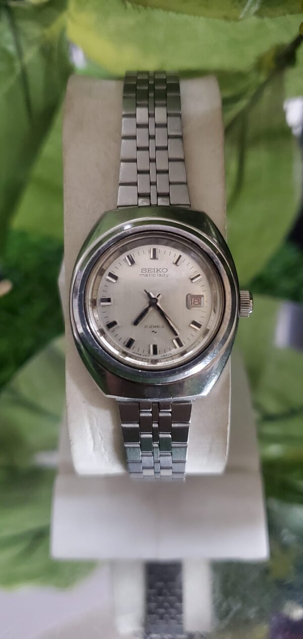 Rare and vintage Seiko Matic lady Handwind 2-jewel Japan made watch for Ladies in mint condition
