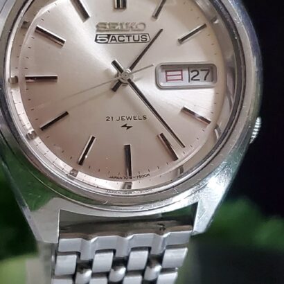 Vintage Seiko 5 Actus Automatic 7019-7060 Salmon Dial Day Date Display Japan made watch for Men's