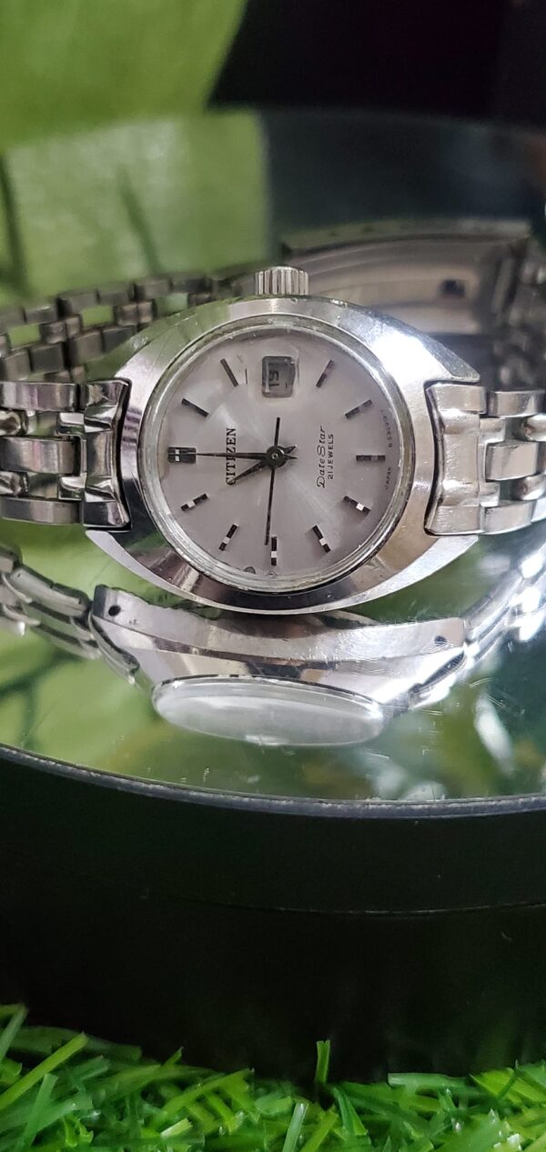 Rare and vintage Citizen Date Star Para water Automatic 21-jewel Japan made watch for Ladies in mint condition