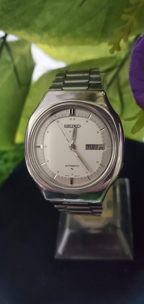 Beautiful and Vintage Seiko5 Automatic 7009 japan made watch for Men's