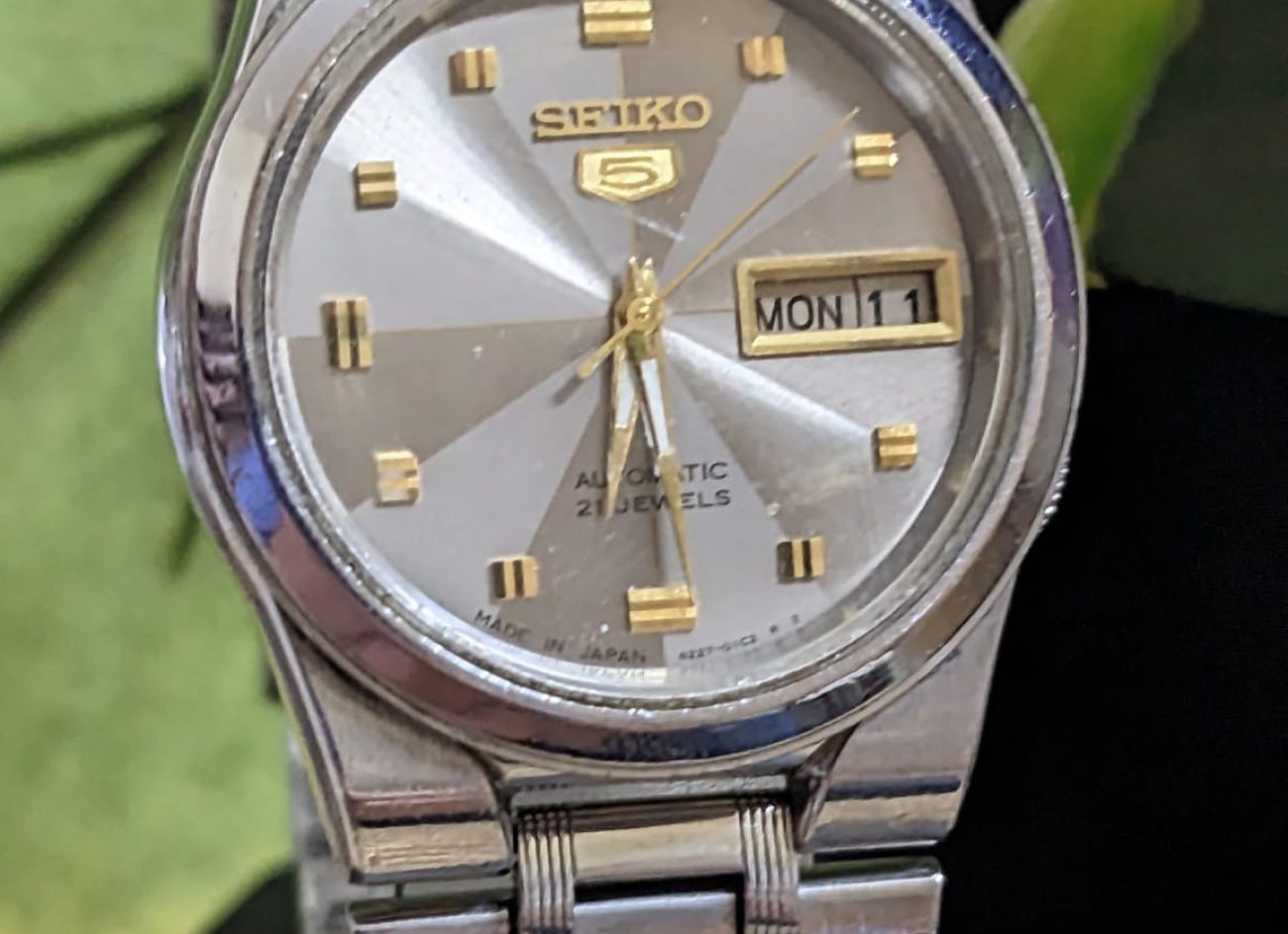 Beautiful vintage Seiko5 Japan made 4227 caliber Automatic 21-jewel watch for Men