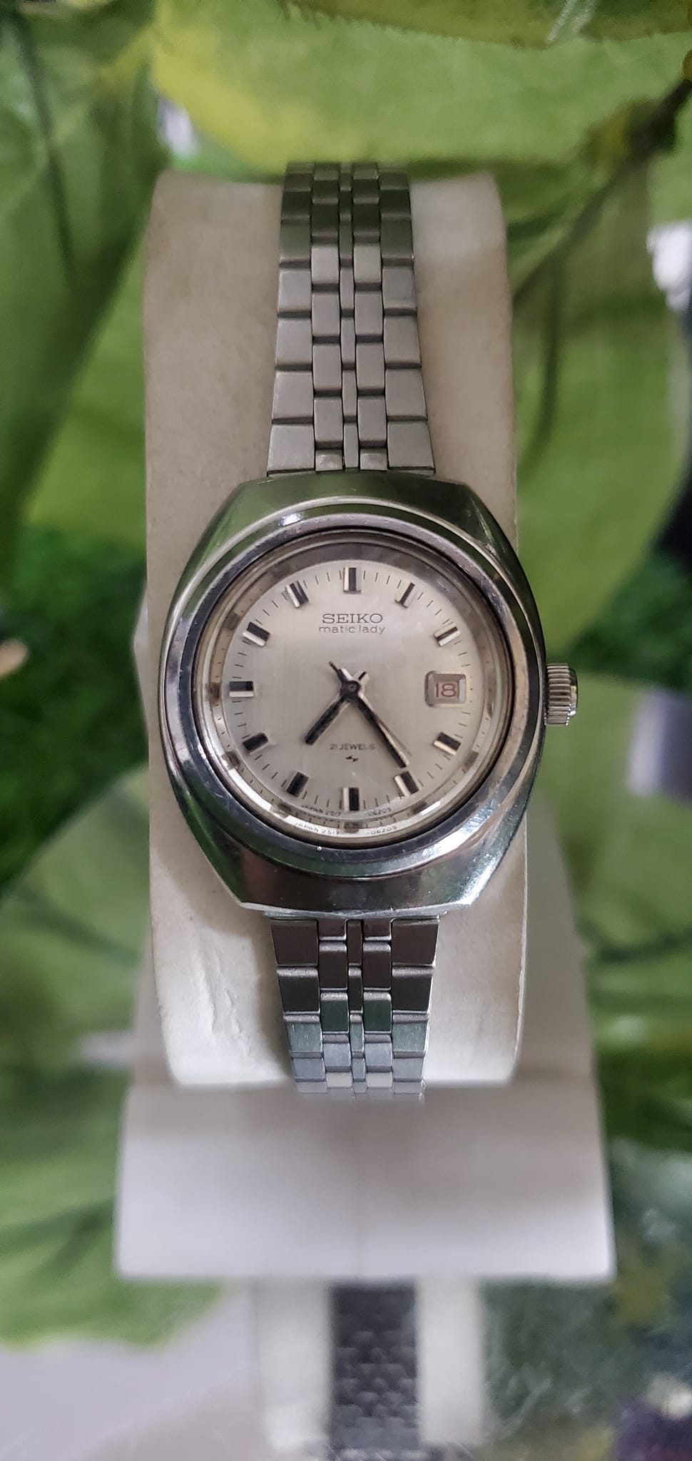 Rare and vintage Seiko Matic lady Handwind 2-jewel Japan made watch for Ladies in mint condition